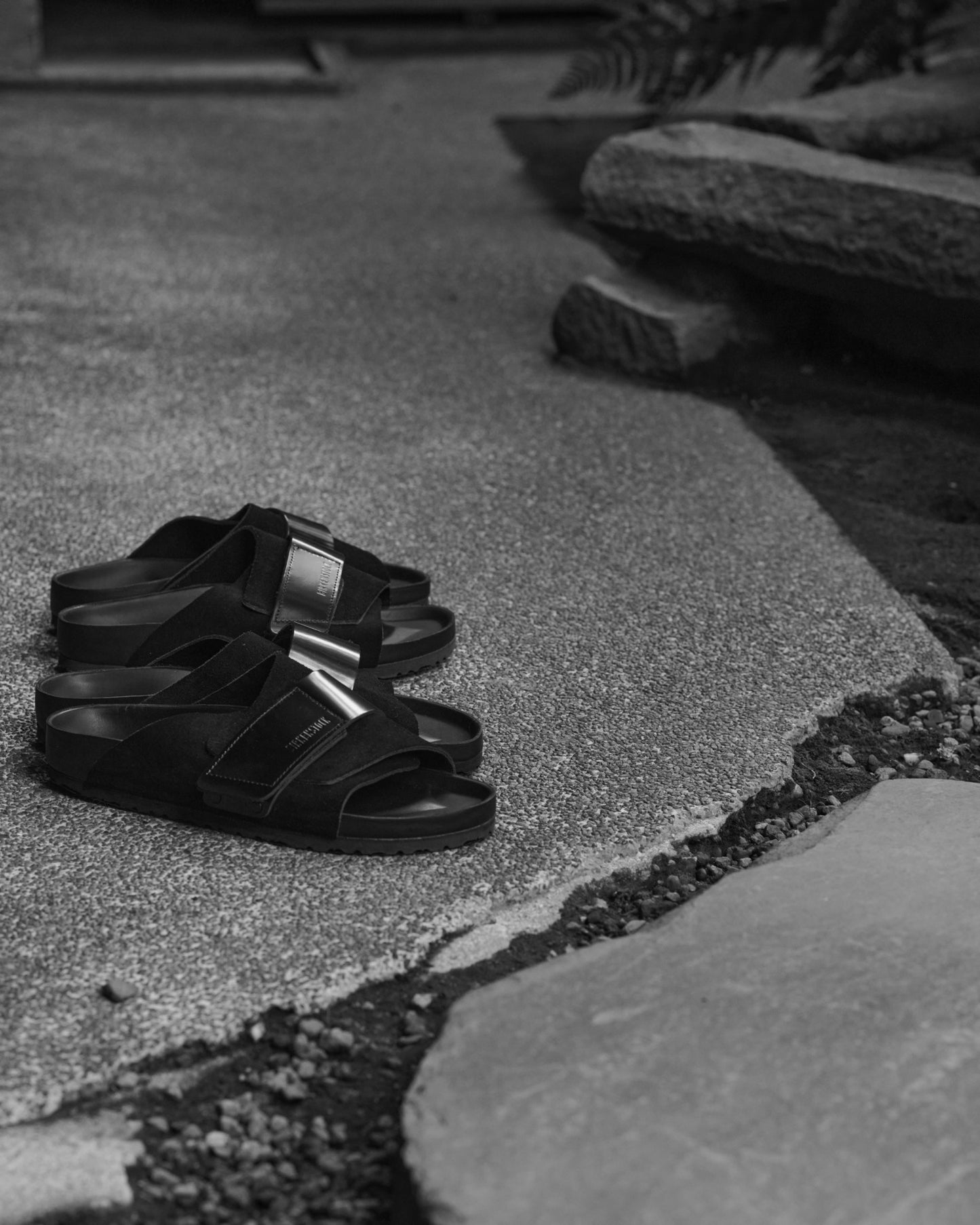 Kyoto Exquisite Suede – Black (Regular Fit)